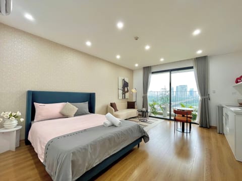 Standard Studio, Balcony | Hypo-allergenic bedding, individually furnished, desk, laptop workspace