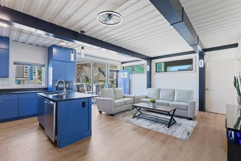 Cabin, Private Bathroom, City View (711 Stadium Container CH) | Lounge
