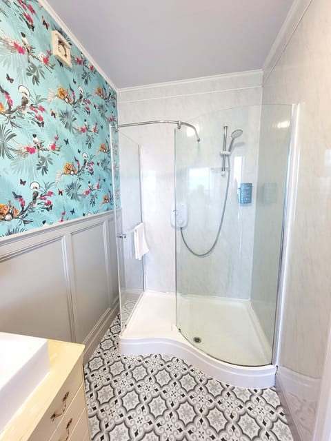 Deluxe Double Room, Sea View | Iron/ironing board, free WiFi