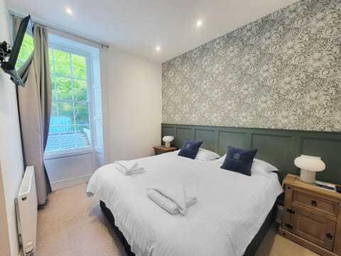 Superior Double or Twin Room, Ensuite, Garden View | Iron/ironing board, free WiFi
