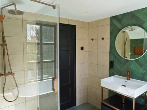 Comfort Triple Room, Garden View | Bathroom | Hair dryer, bathrobes, slippers, towels