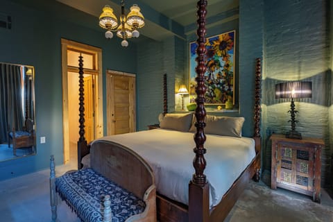 Family Suite, Multiple Beds, Kitchen, Courtyard Area | Desk, laptop workspace, free WiFi