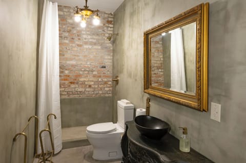 Family Suite, Multiple Beds, Kitchen, Courtyard Area | Bathroom | Separate tub and shower, towels, soap, shampoo