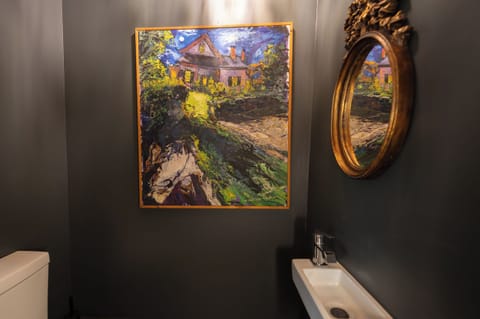 Superior Studio Suite, 1 King Bed | Bathroom | Separate tub and shower, towels, soap, shampoo