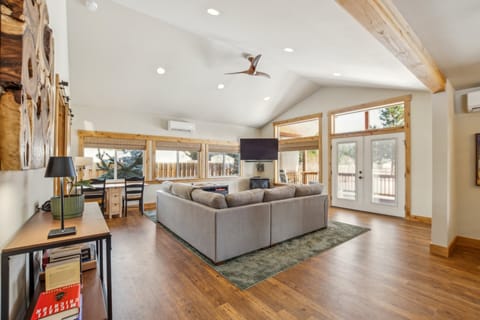 House, 3 Bedrooms | Living area | Smart TV, streaming services