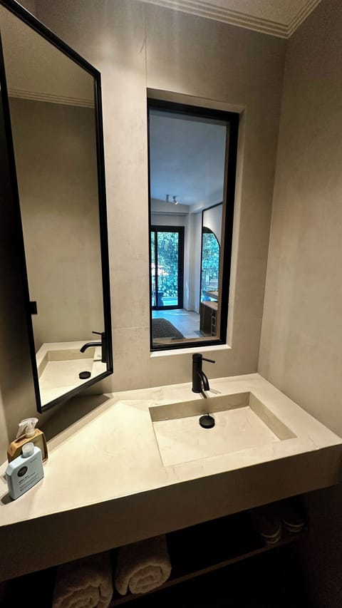 Towels, soap, shampoo, toilet paper