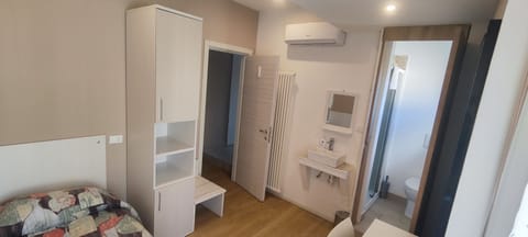 Standard Single Room | In-room safe, free WiFi