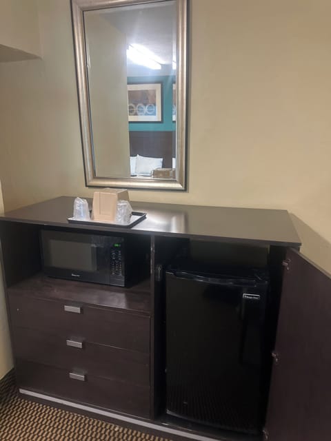 Standard Double Room | Desk, laptop workspace, free WiFi