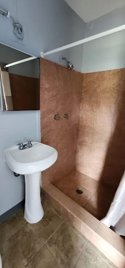 Classic Single Room | Bathroom | Shower, towels