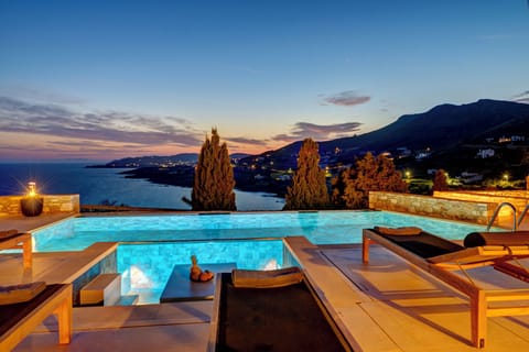 Pnoe Thryallis | Private pool