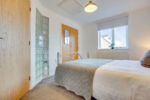 Classic Apartment, 1 King Bed with Sofa bed, Non Smoking | 1 bedroom, iron/ironing board, free WiFi