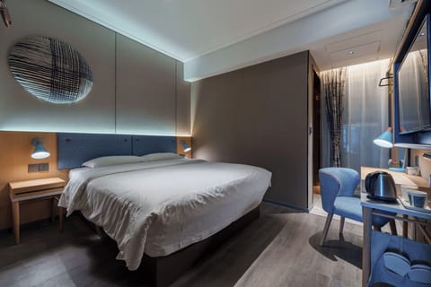 Standard Double Room, Non Smoking | Desk, laptop workspace, WiFi (free)