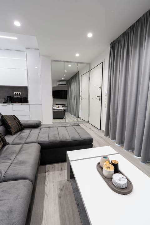 House, 2 Bedrooms, Patio, City View | Living room