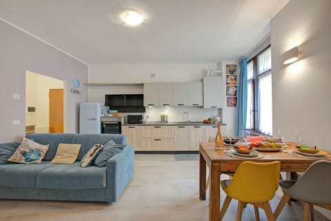 21-inch TV with cable channels