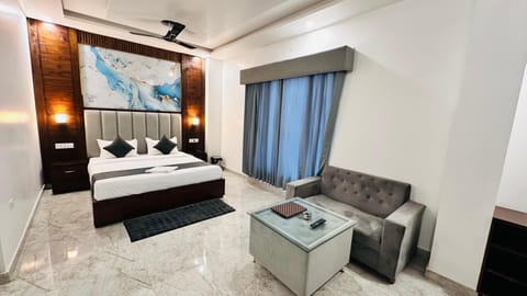 Deluxe Suite | Laptop workspace, free WiFi