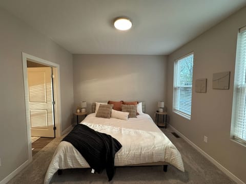 Standard Townhome | 4 bedrooms, iron/ironing board, free WiFi