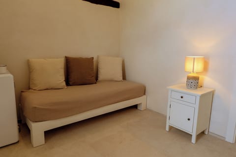 Junior Suite, Garden View | Living area | 40-inch flat-screen TV with digital channels