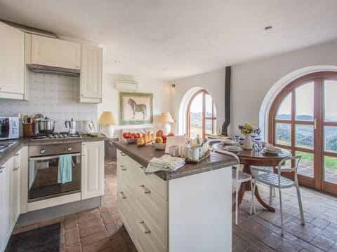 House, 2 Bedrooms, Smoking, Private Pool | Interior