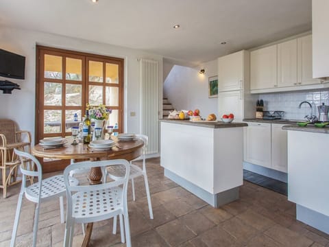 House, 2 Bedrooms, Smoking, Private Pool | Interior