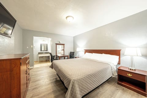 Comfort Room | Desk, free WiFi