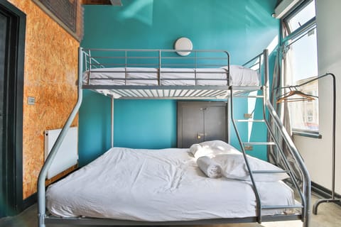 Studio 95 - Private Dormitory in Swansea Hostel | Free WiFi, bed sheets