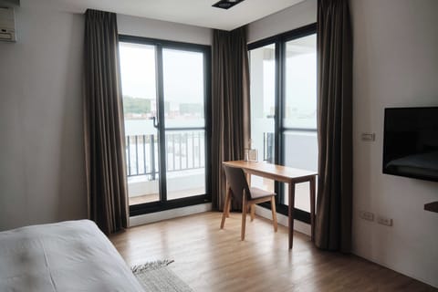 Deluxe Double Room, 1 Queen Bed, Non Smoking, Private Bathroom | Free WiFi