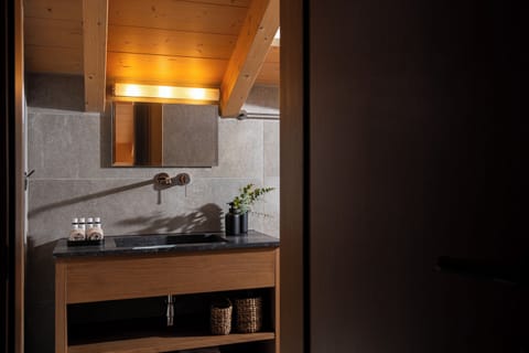 Penthouse Suite with Direct Sea View | Bathroom | Shower, eco-friendly toiletries, hair dryer, bathrobes