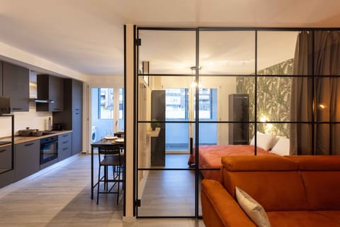 Deluxe Apartment, 2 Queen Beds, Kitchen, Courtyard View | Living area
