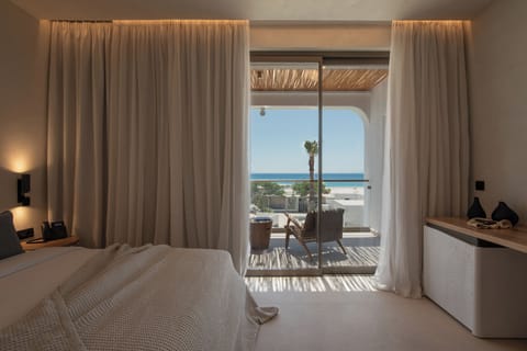 Sea-View Suite | Premium bedding, down comforters, in-room safe, desk