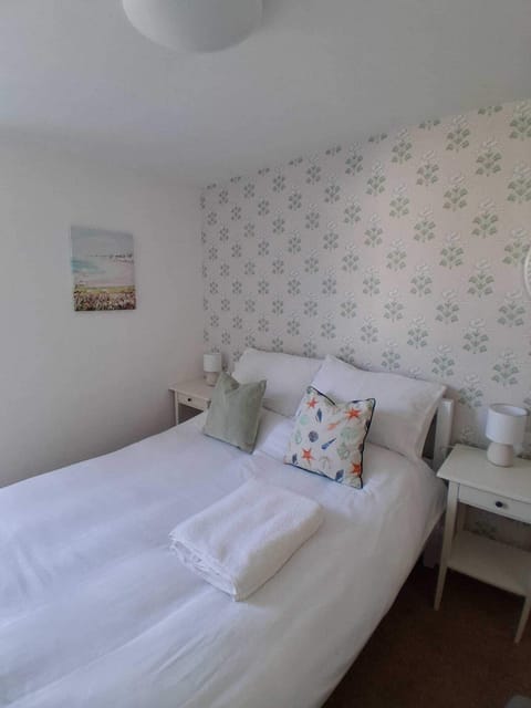 Basic Double Room | Iron/ironing board, free WiFi