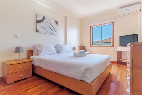 Family Apartment | 2 bedrooms, iron/ironing board, free WiFi, bed sheets