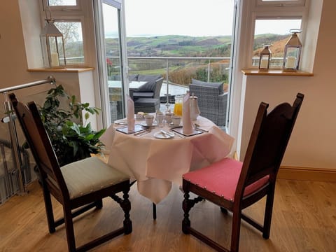 Daily full breakfast (GBP 15 per person)