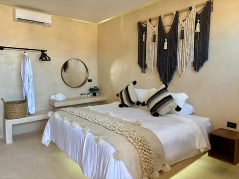 Apartment, 2 Bedrooms | WiFi (free), bed sheets