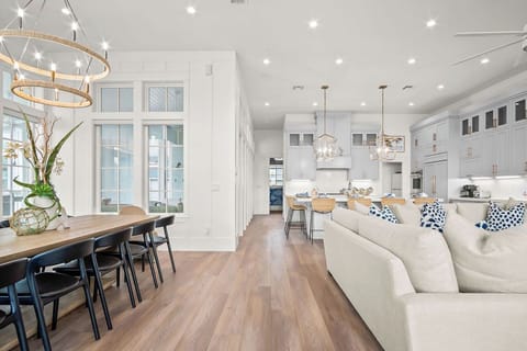 House (5 Bedrooms) | Interior