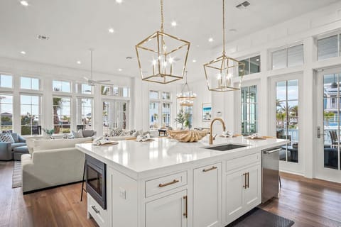 House (5 Bedrooms) | Interior