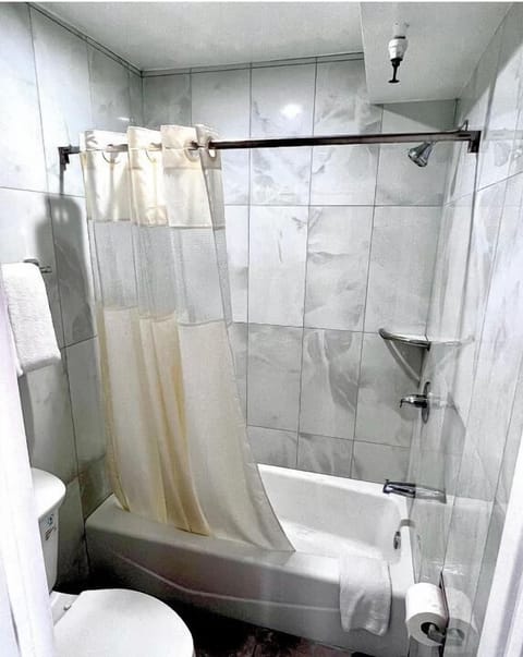 Combined shower/tub, towels, soap, shampoo