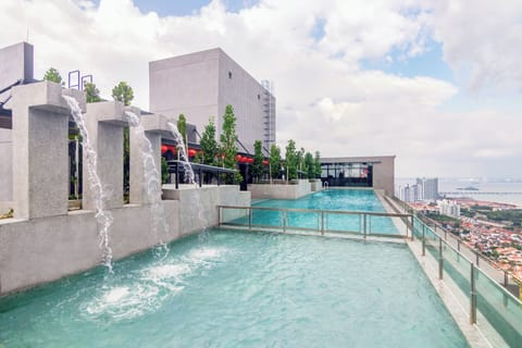 Pool waterfall