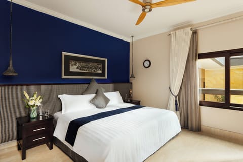 Junior Suite | 1 bedroom, premium bedding, free minibar items, desk