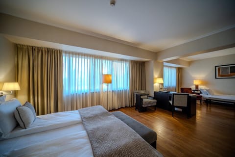 Family Apartment | Desk, laptop workspace, WiFi (free)