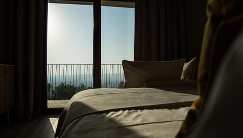 Deluxe Double Room, Valley View | Minibar, in-room safe, soundproofing, free cribs/infant beds