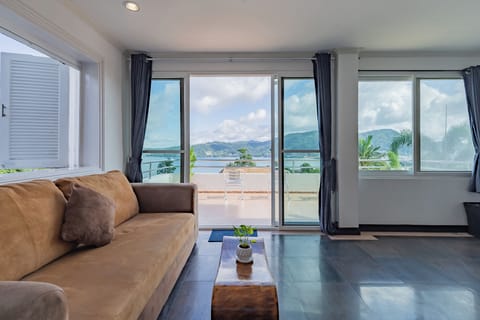 Villa, 5 Bedrooms, Smoking, Private Pool | Living area | Books