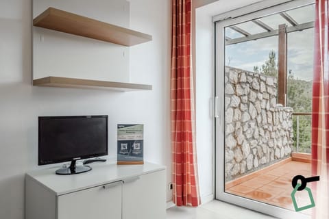 Apartment, Balcony | Desk, cribs/infant beds, free WiFi, bed sheets