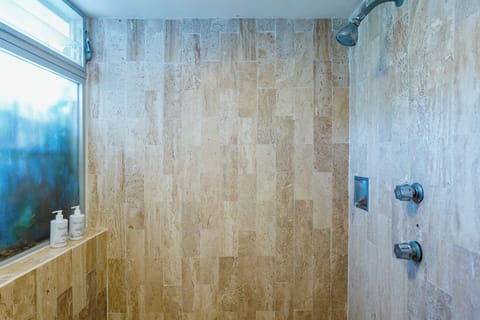 Shower, free toiletries, towels