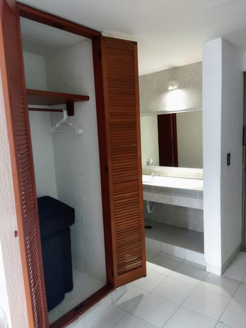 Standard Room, Sea View | 1 bedroom, iron/ironing board, free WiFi