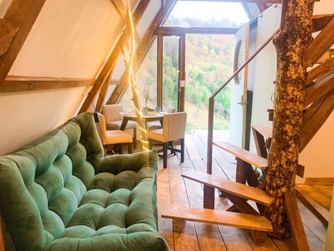 Classic Cabin, Mountain View | Living area