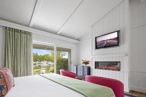 Room, 1 King Bed (Harbor View King) | Premium bedding, down comforters, pillowtop beds, in-room safe