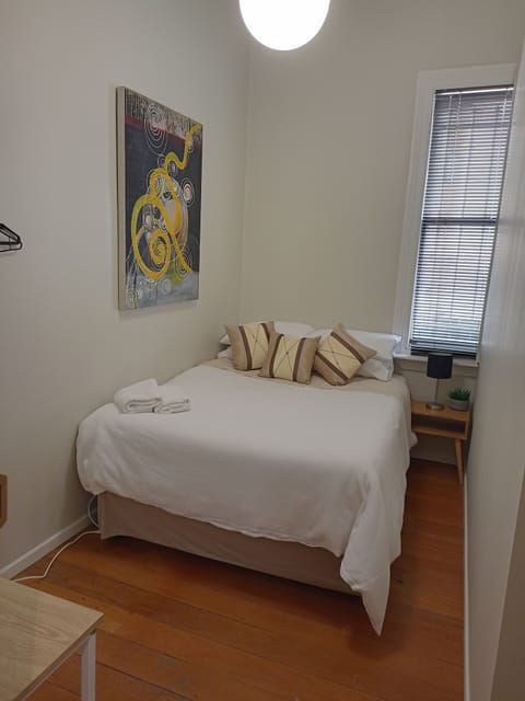 Laptop workspace, iron/ironing board, free WiFi