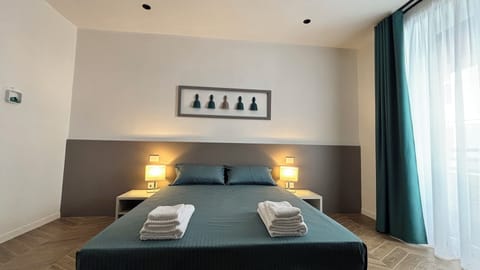 Comfort Room, Balcony | Desk, laptop workspace, blackout drapes, soundproofing