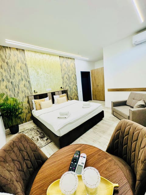 Triple Room | Desk, soundproofing, iron/ironing board, cribs/infant beds