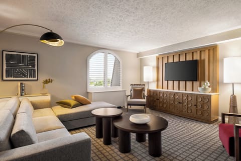 Presidential Suite, 1 King Bed | In-room safe, desk, blackout drapes, iron/ironing board